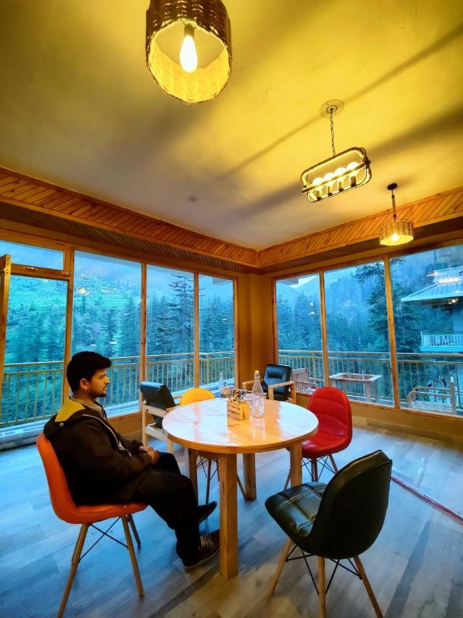The Woodpecker Inn & Cafe, Jibhi Exterior foto