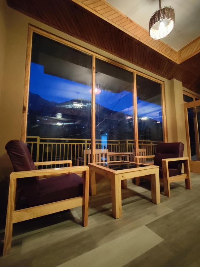 The Woodpecker Inn & Cafe, Jibhi Exterior foto